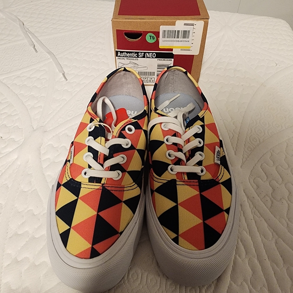 NIB* NEON VANS AUTHENTIC SF